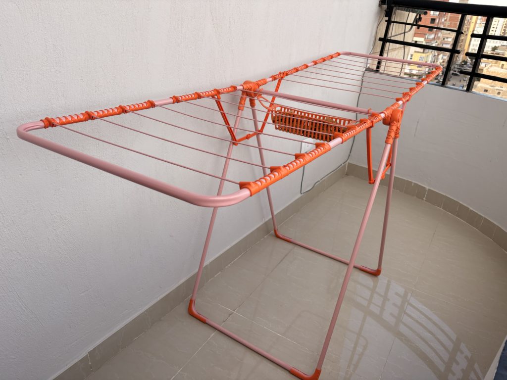 エジプトで買った折りたたみ式の洗濯物干し