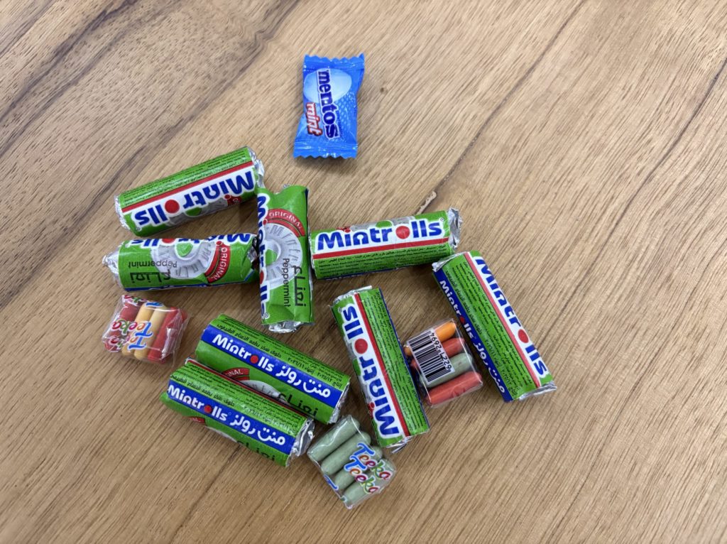 スーパーでお釣りの代わりにもらう小さいお菓子